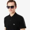 Polo com riscas e logótipo, corte regular