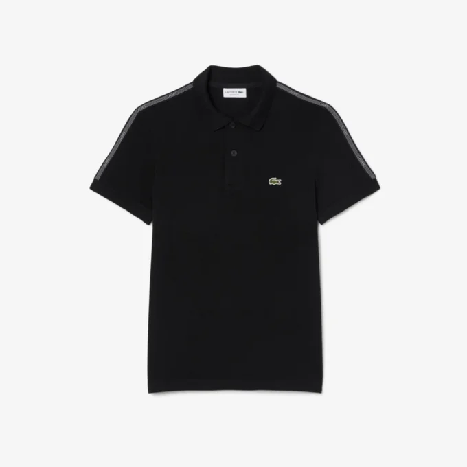 Polo com riscas e logótipo, corte regular