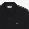 Polo com riscas e logótipo, corte regular