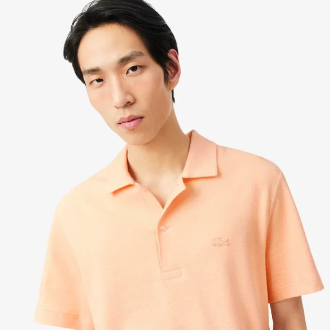 Polo de corte clássico com textura