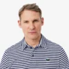 Polo de golfe com riscas Ultra Dry de corte regular