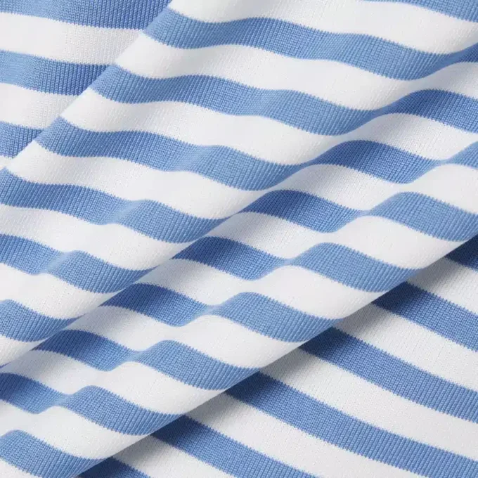 Polo de golfe com riscas Ultra Dry de corte regular
