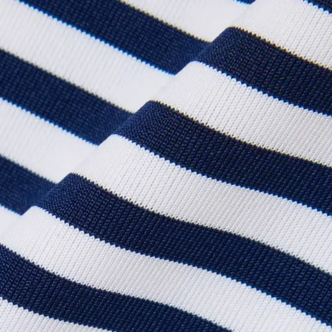 Polo de golfe com riscas Ultra Dry de corte regular