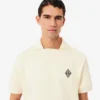 Polo de malha com efeito de cetim e corte largo com emblema