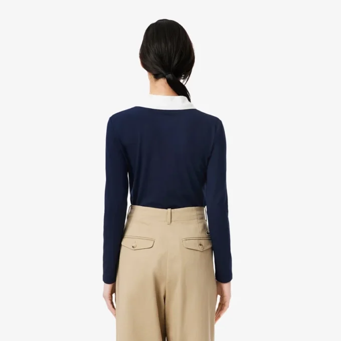 Polo de manga comprida com corte justo e detalhes de acabamento para mulher