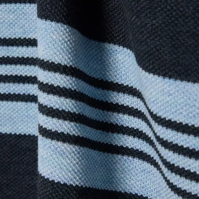 Polo de râguebi em piqué às riscas com corte descontraído