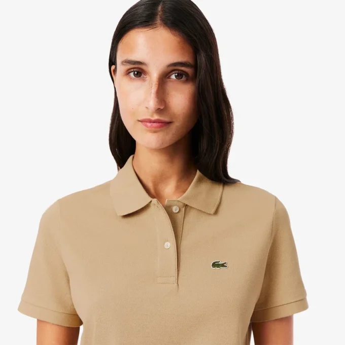 Polo feminino de corte regular em tecido Petit Piqué