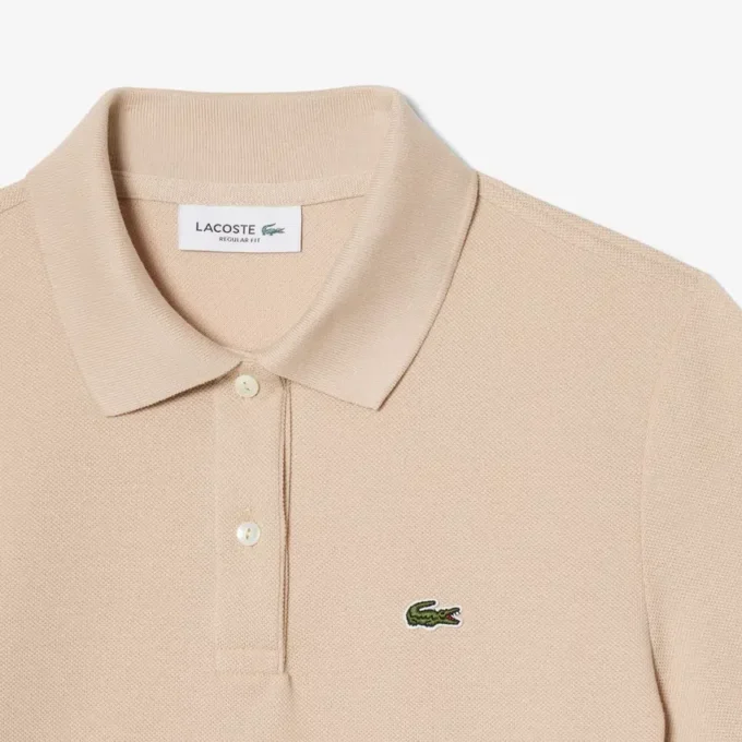 Polo feminino de corte regular em tecido Petit Piqué