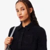 Polo feminino de malha canelada felpuda com corte justo