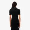 Polo feminino de malha canelada felpuda com corte justo