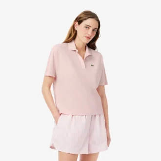 Polo feminino de malha piqué com corte descontraído
