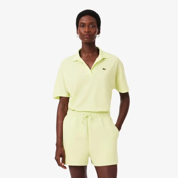 Polo feminino de malha piqué com corte descontraído