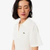 Polo feminino de malha piqué com corte descontraído