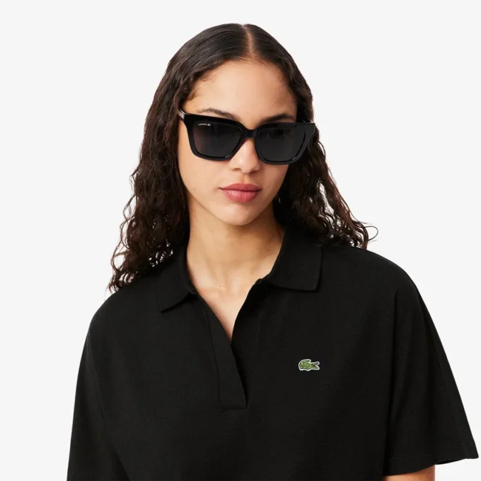 Polo feminino de malha piqué com corte descontraído