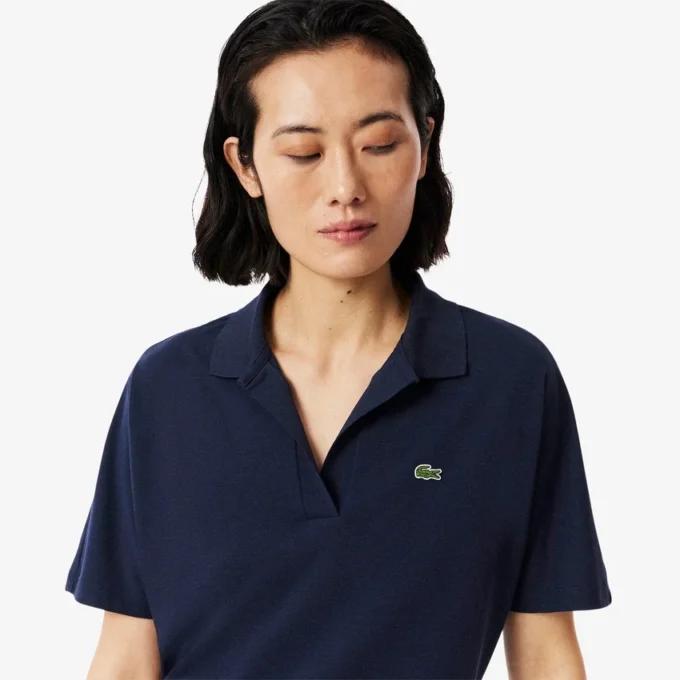Polo feminino de malha piqué com corte descontraído