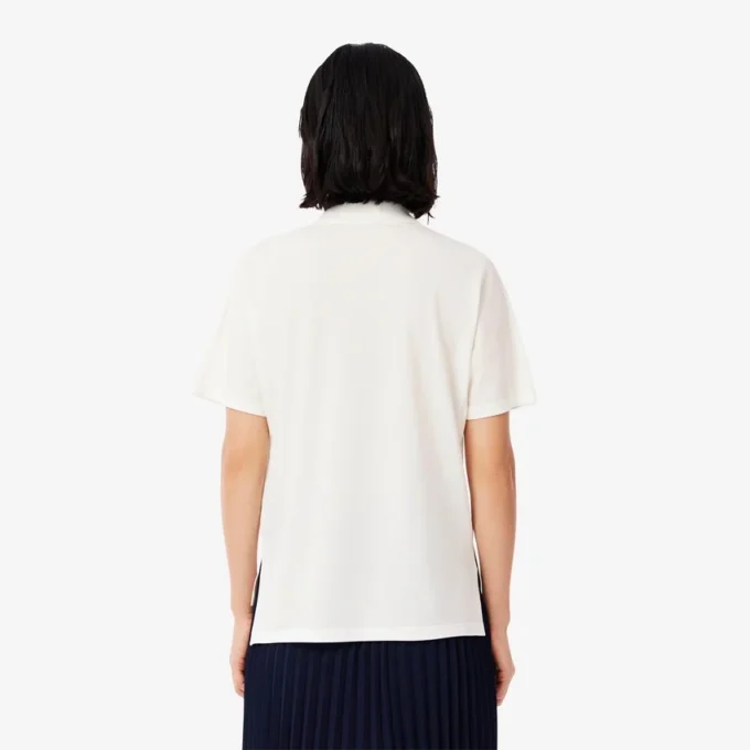 Polo feminino de malha piqué com corte descontraído