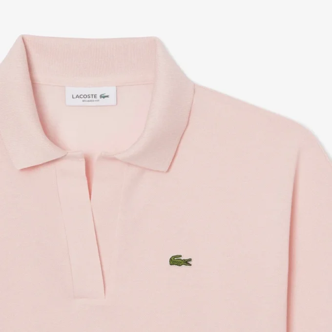 Polo feminino de malha piqué com corte descontraído