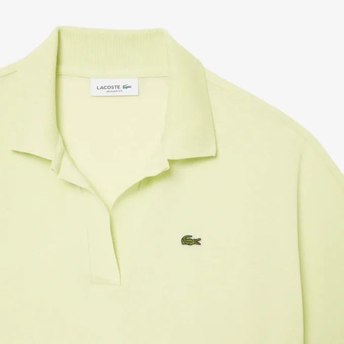 Polo feminino de malha piqué com corte descontraído