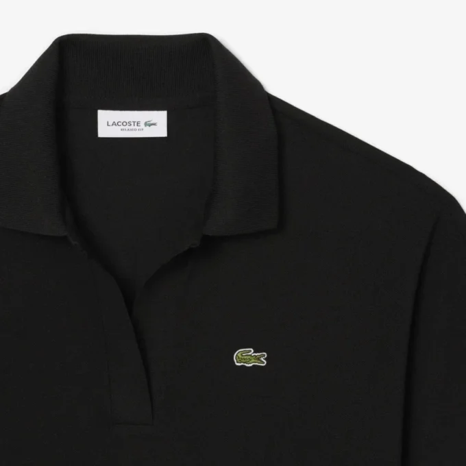 Polo feminino de malha piqué com corte descontraído