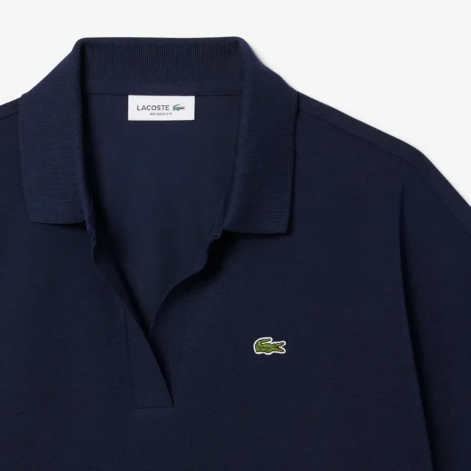 Polo feminino de malha piqué com corte descontraído