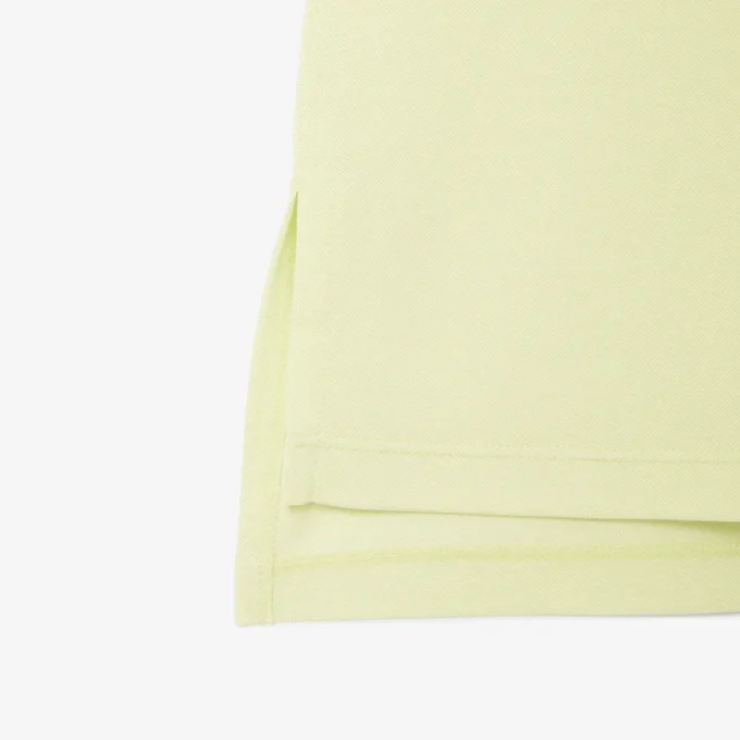 Polo feminino de malha piqué com corte descontraído