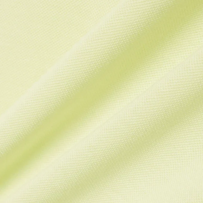 Polo feminino de malha piqué com corte descontraído