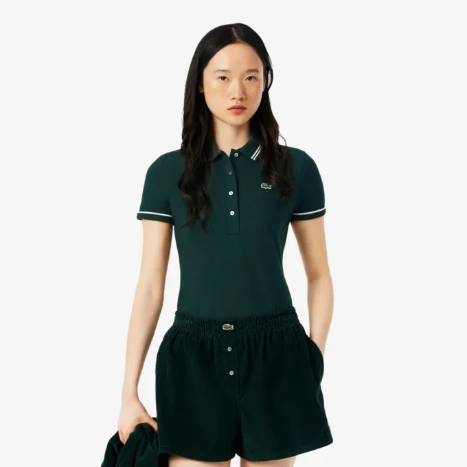 Polo feminino L.12.D de corte justo com detalhes de acabamento
