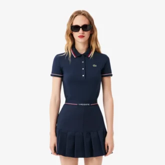 Polo feminino L.12.D de corte justo com detalhes de acabamento