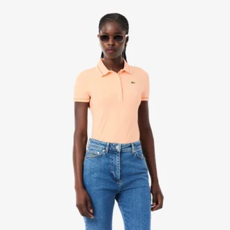 Polo feminino L.12.D de corte justo com detalhes de acabamento