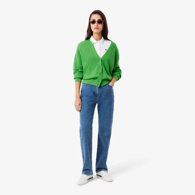 Polo feminino L.12.D de corte justo com detalhes de acabamento