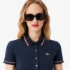 Polo feminino L.12.D de corte justo com detalhes de acabamento