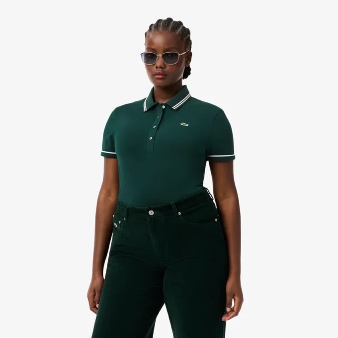 Polo feminino L.12.D de corte justo com detalhes de acabamento