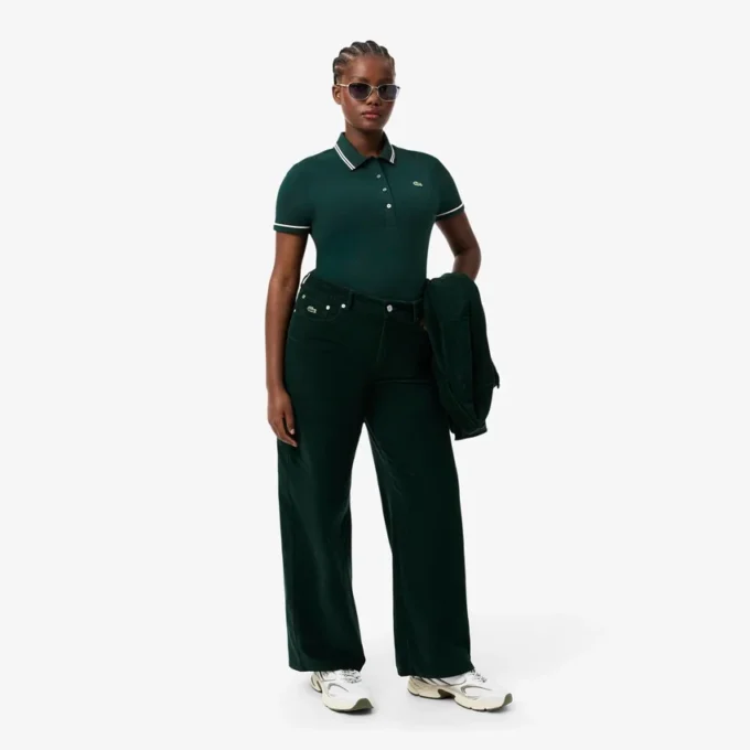 Polo feminino L.12.D de corte justo com detalhes de acabamento
