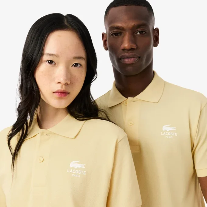 Polo L.12.12 unissexo de corte clássico com estampado exclusivo