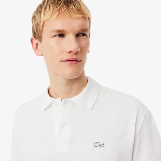 Polo masculino de corte largo em piqué pesado