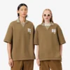 Polo oversized em cetim com detalhe de emblema da passerelle