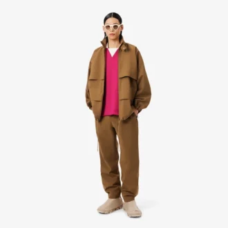 Polo oversized em cetim com detalhe de emblema da passerelle