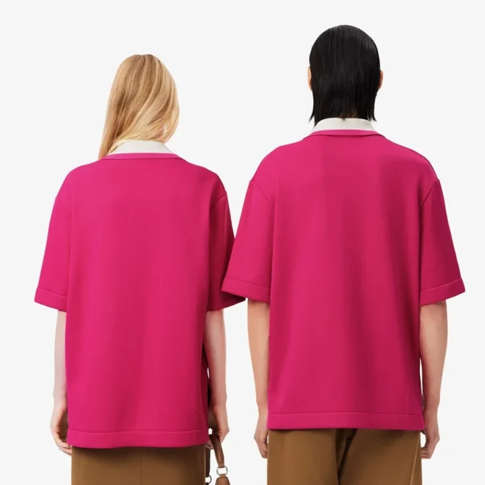Polo oversized em cetim com detalhe de emblema da passerelle