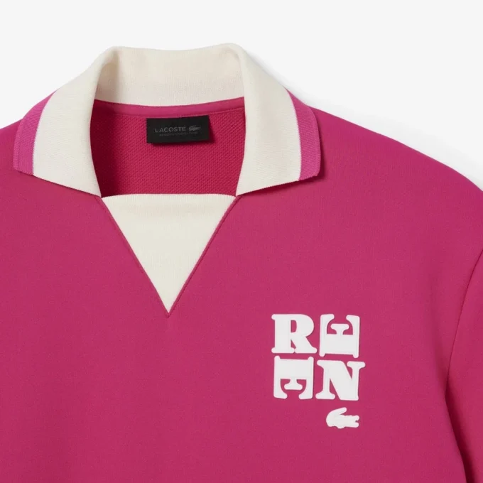 Polo oversized em cetim com detalhe de emblema da passerelle