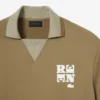 Polo oversized em cetim com detalhe de emblema da passerelle