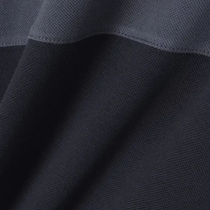Polo Piqua com blocos de cor e corte regular