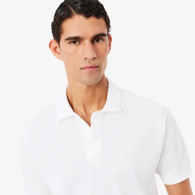 Polos Petit Piqua com corte clássico e detalhes bordados