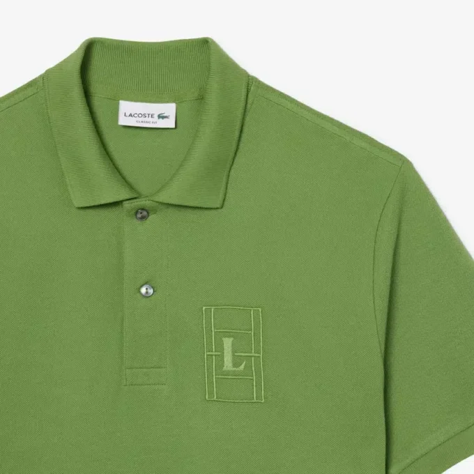 Polos Petit Piqua com corte clássico e detalhes bordados
