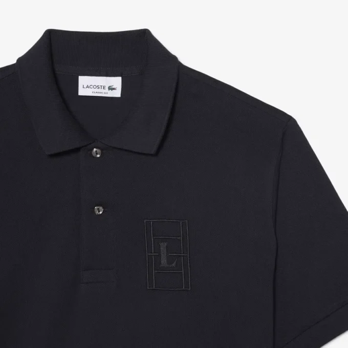 Polos Petit Piqua com corte clássico e detalhes bordados