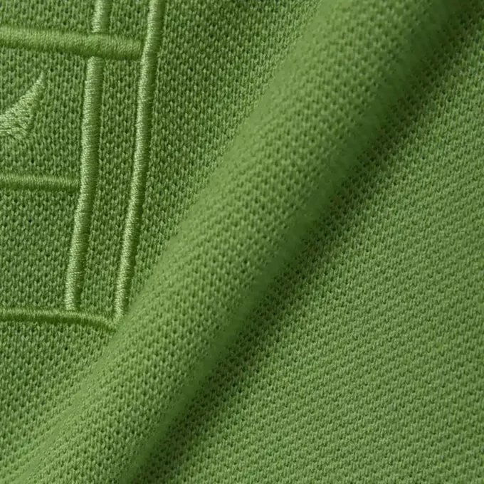 Polos Petit Piqua com corte clássico e detalhes bordados
