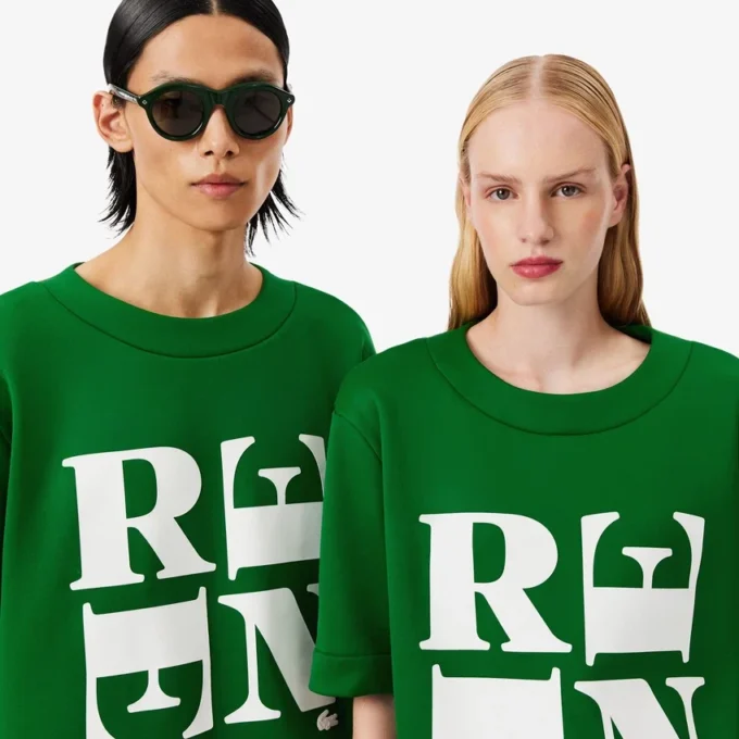 T-shirt com grafismo em cetim Runway