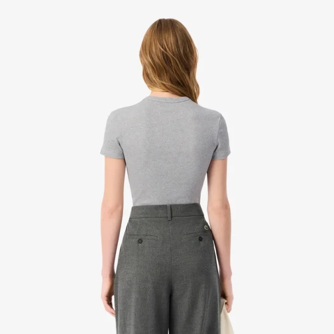 T-shirt de algodão canelado com corte justo para mulher