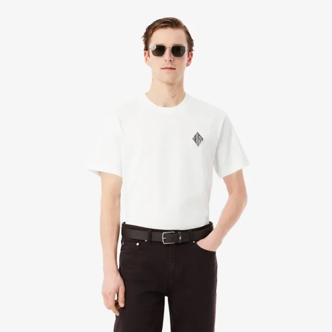 T-shirt de corte clássico com emblema em destaque