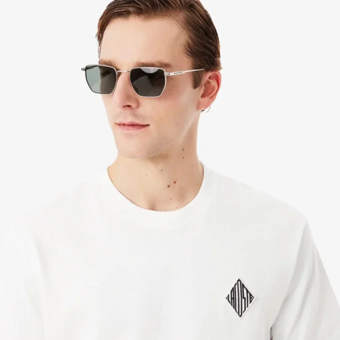 T-shirt de corte clássico com emblema em destaque