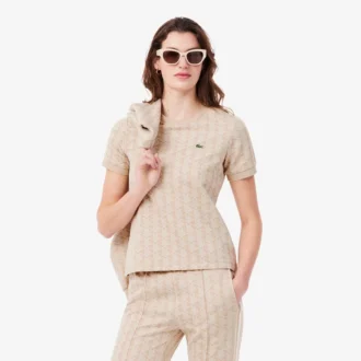 T-shirt feminina slim fit com monograma
